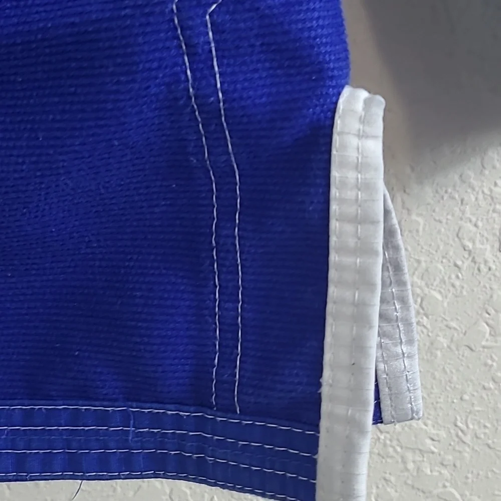 Blue Jiu Jitsu Gi for Kids Size Med Ptp 16 Sleeve 15  Lenght 21